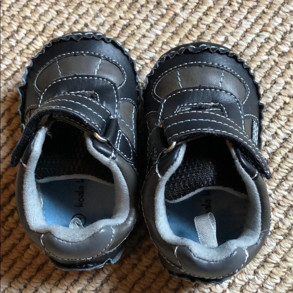 Koala Kids size 3 black and gray shoes